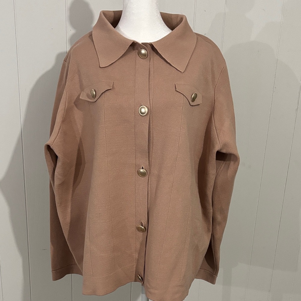 Women's Button-Front Utility Jacket in Taupe